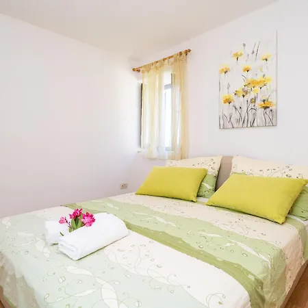 Amazing In Zaton With Kitchen Prázdninový dům