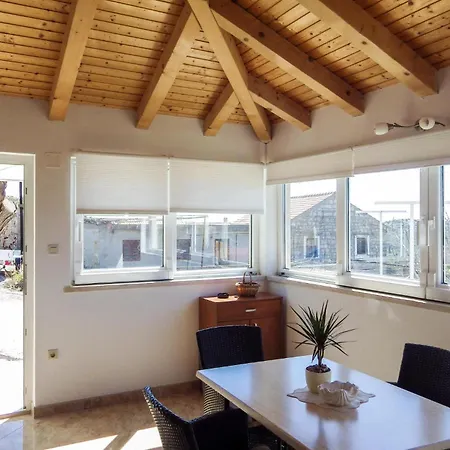 Amazing In Zaton With Kitchen Holiday home *